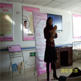 李老师在医院为孕妇讲课